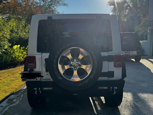 Used 2017 Jeep Wrangler Unlimited Sahara w/ Connectivity Group image 6