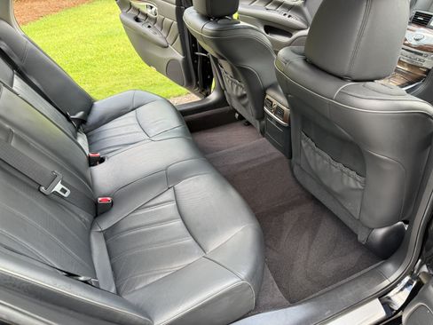 Used 2016 INFINITI Q70 L 3.7 w/ Deluxe Touring Package RWD image 11