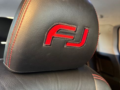 Used 2011 Toyota FJ Cruiser Sport Utility 2D image 10