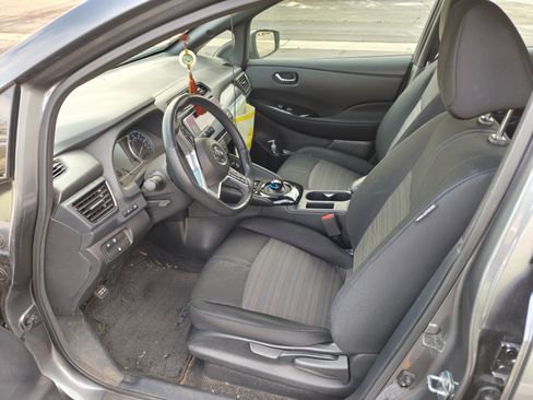 Used 2020 Nissan Leaf SV w/ Protection Package image 6