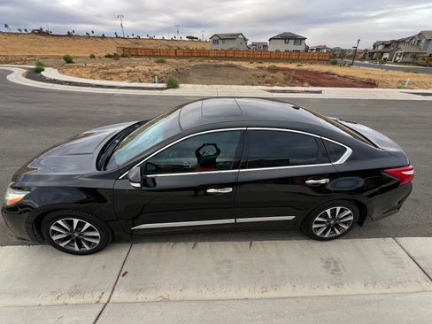 Used 2016 Nissan Altima 2.5 SL w/ 2.5 Technology Package image 9