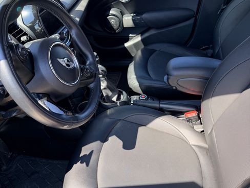 Used 2018 MINI Cooper 4-Door Hardtop image 9