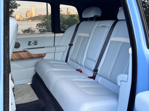 Used 2023 Rolls-Royce Cullinan image 11