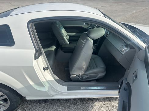 Used 2006 Ford Mustang GT Premium image 11