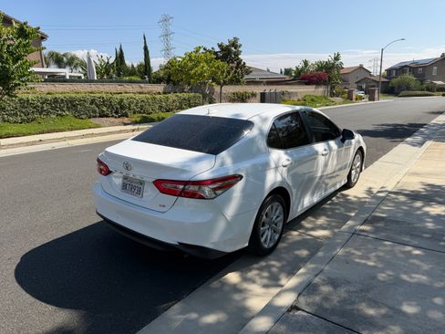 Used 2019 Toyota Camry LE FWD image 5