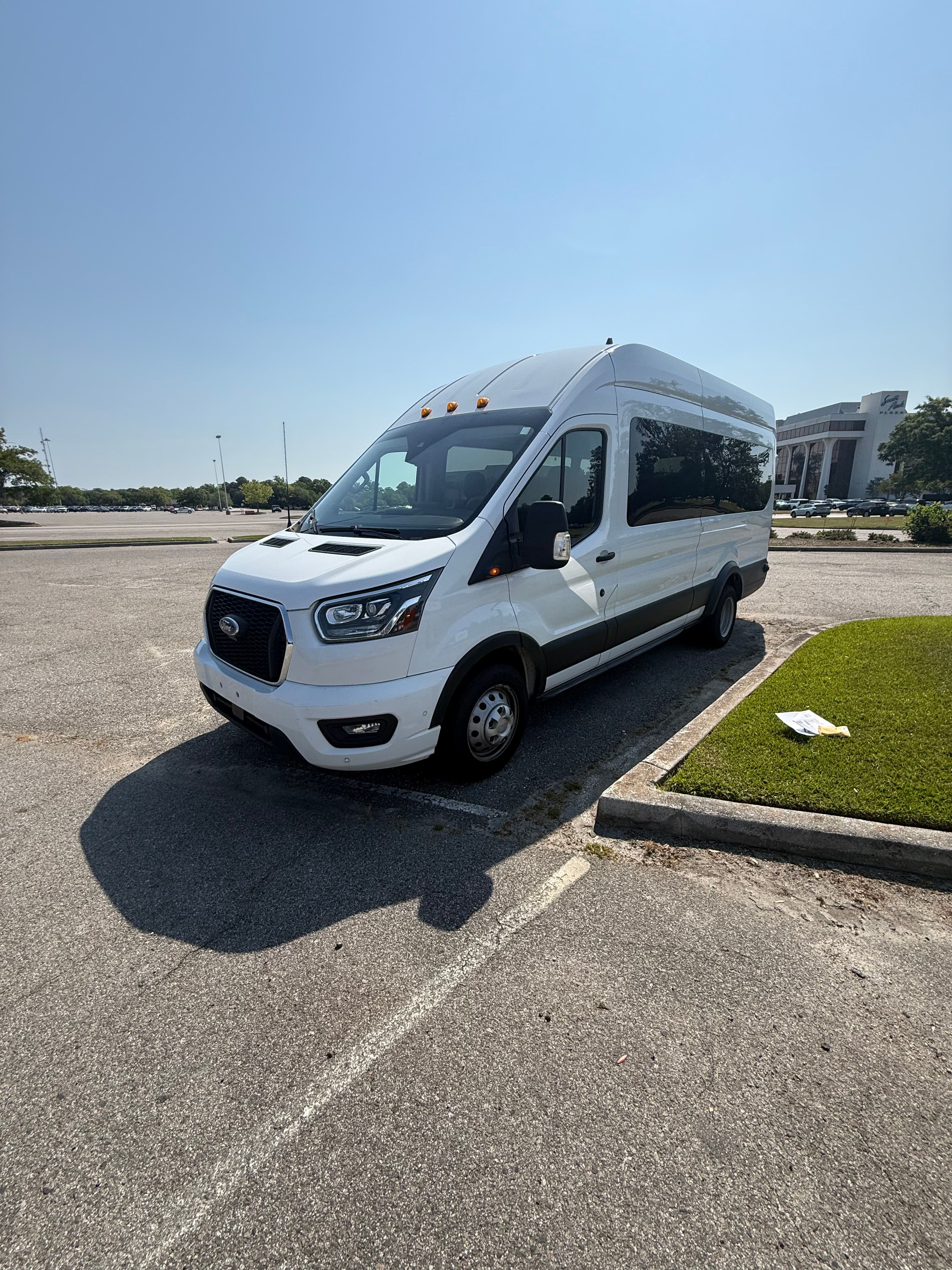 Used 2023 Ford Transit 350 XLT RWD image 1