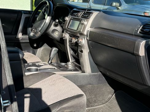 Used 2016 Toyota 4Runner SR5 AWD/4WD image 11