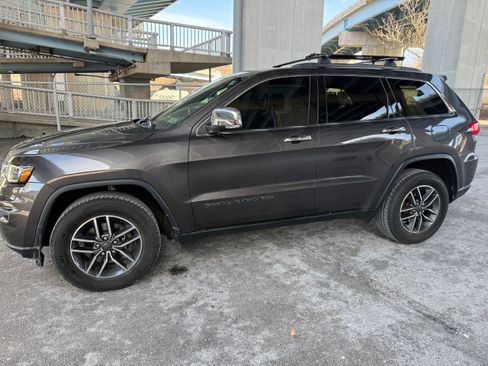 Used 2019 Jeep Grand Cherokee Limited w/ Luxury Group II image 1