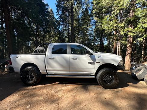 Used 2020 RAM 1500 Classic SLT w/ Luxury Group image 2