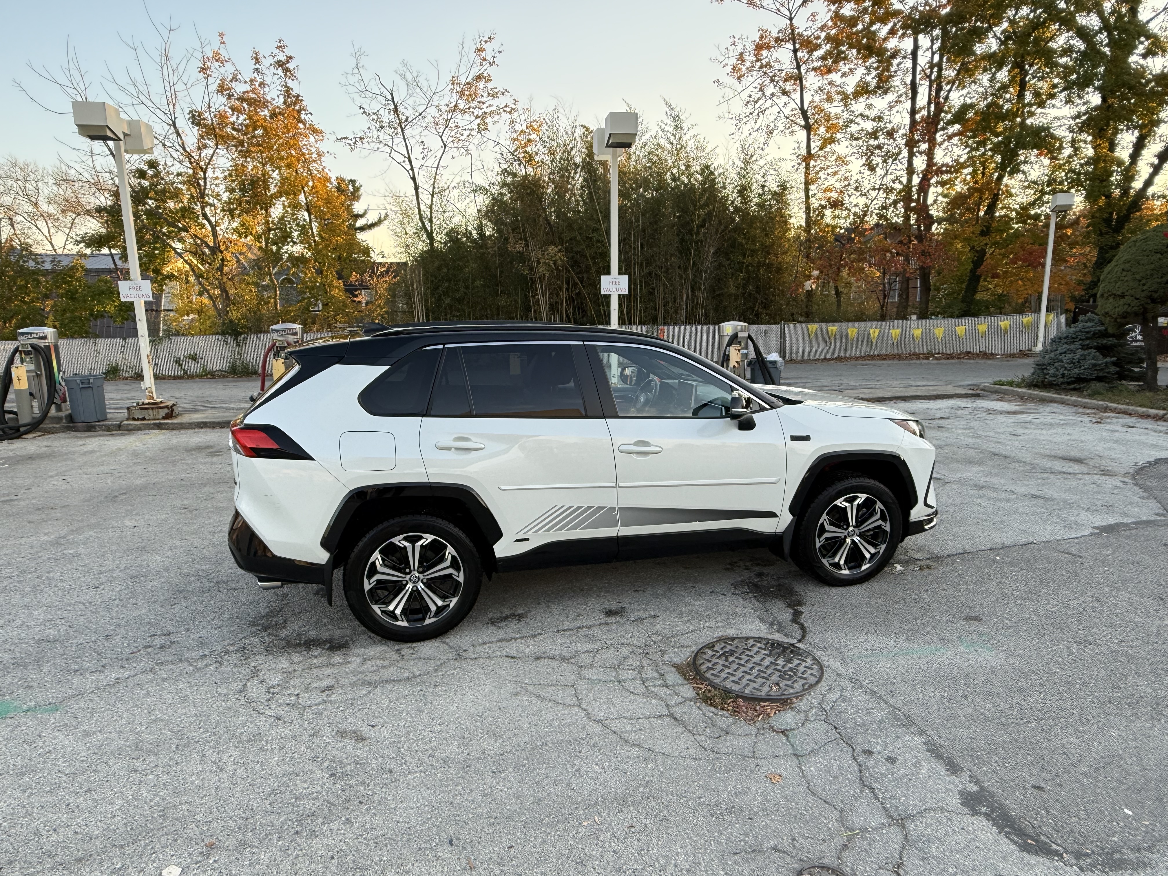 Used 2022 Toyota RAV4 XSE w/ Premium Package AWD/4WD image 1