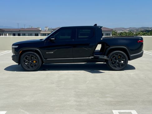 Used 2023 Rivian R1T Adventure image 8