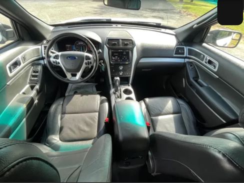 Used 2014 Ford Explorer XLT w/ Equipment Group 202A image 5