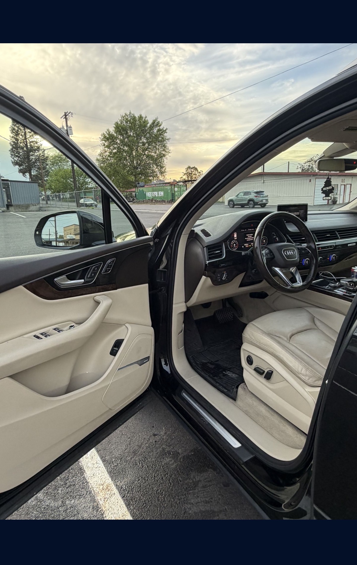 Used 2017 Audi Q7 3.0T Premium Plus AWD/4WD image 8