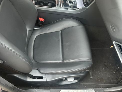 Used 2019 Jaguar XE Premium image 9