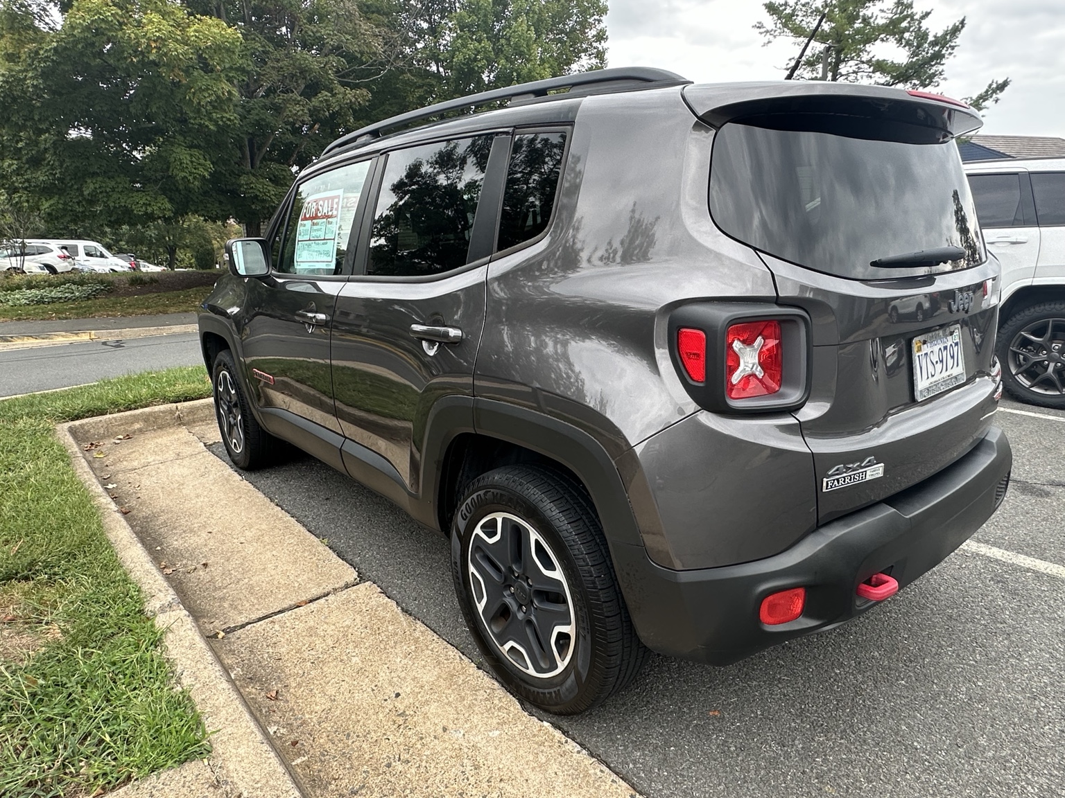 Used 2016 Jeep Renegade Trailhawk w/ Premium Trailhawk Package AWD/4WD image 5