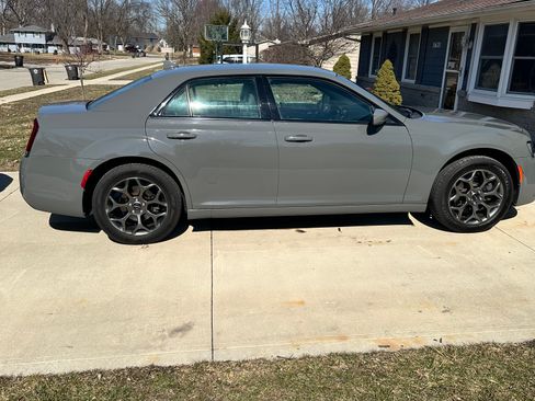 Used 2018 Chrysler 300 S image 12