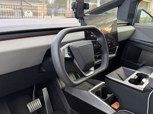 Used 2025 Tesla Cybertruck AWD Crew Cab image 6