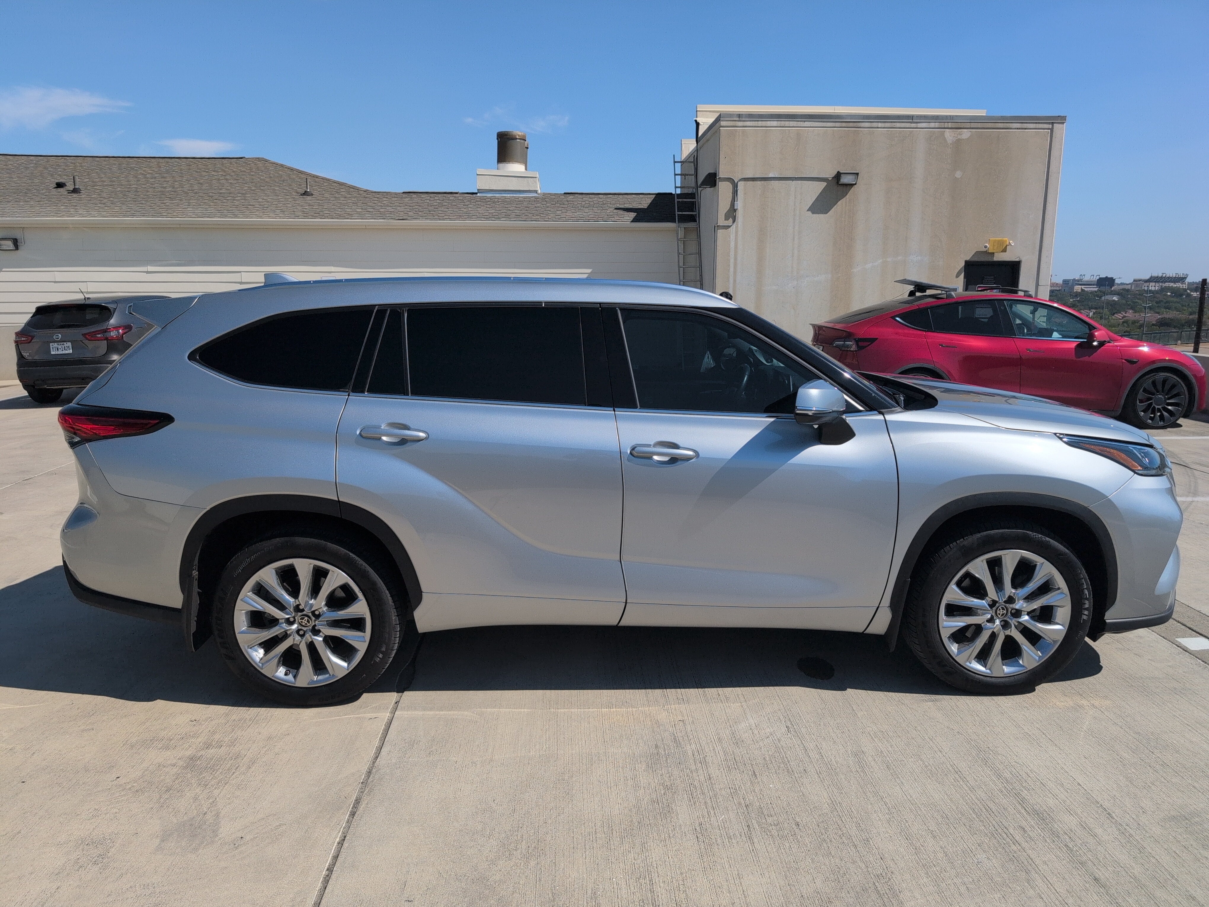 Used 2023 Toyota Highlander Limited FWD image 8