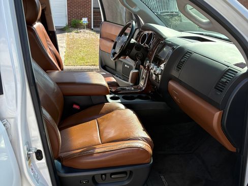 Used 2008 Toyota Sequoia Platinum image 16