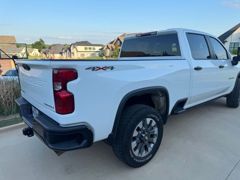 Used 2022 Chevrolet Silverado 2500 Custom w/ Custom Value Package AWD/4WD image 8