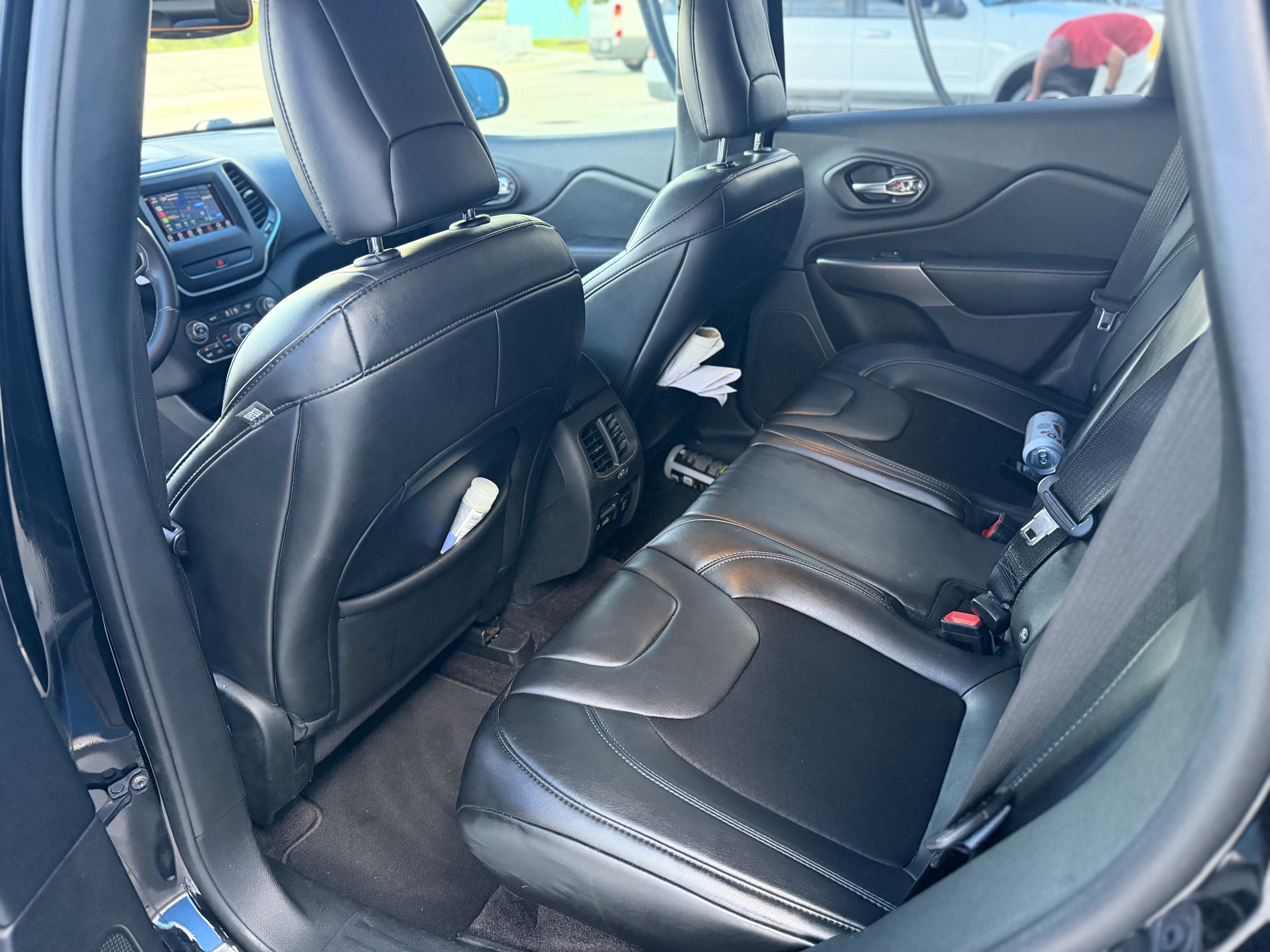 Used 2019 Jeep Cherokee Latitude Plus w/ Comfort/Convenience Group FWD image 6