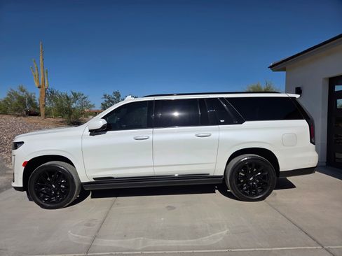 Used 2023 Cadillac Escalade ESV Sport w/ LPO, ONYX Package image 12