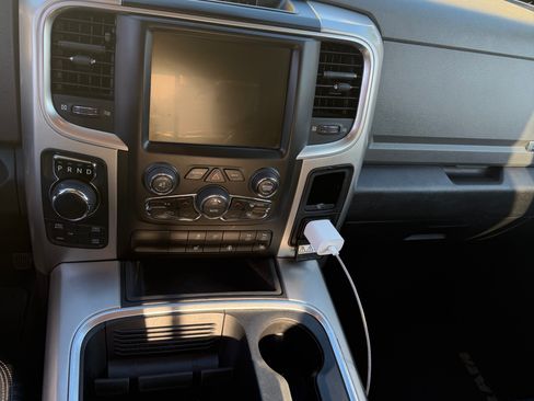Used 2017 RAM 1500 Lone Star AWD/4WD image 4