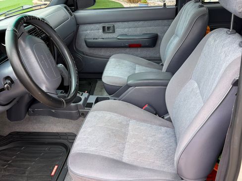 Used 2000 Toyota Tacoma PreRunner image 6