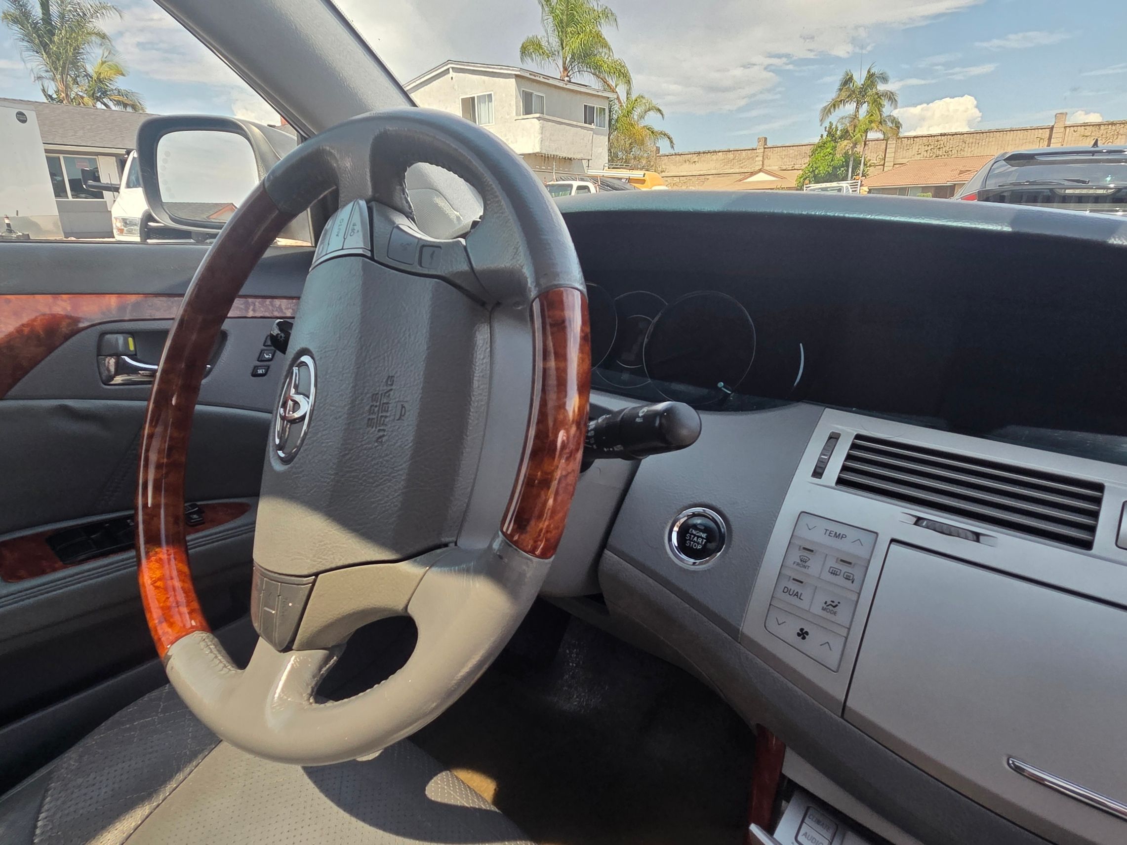 Used 2006 Toyota Avalon Limited FWD image 19