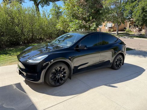 Used 2021 Tesla Model Y Long Range AWD/4WD image 1