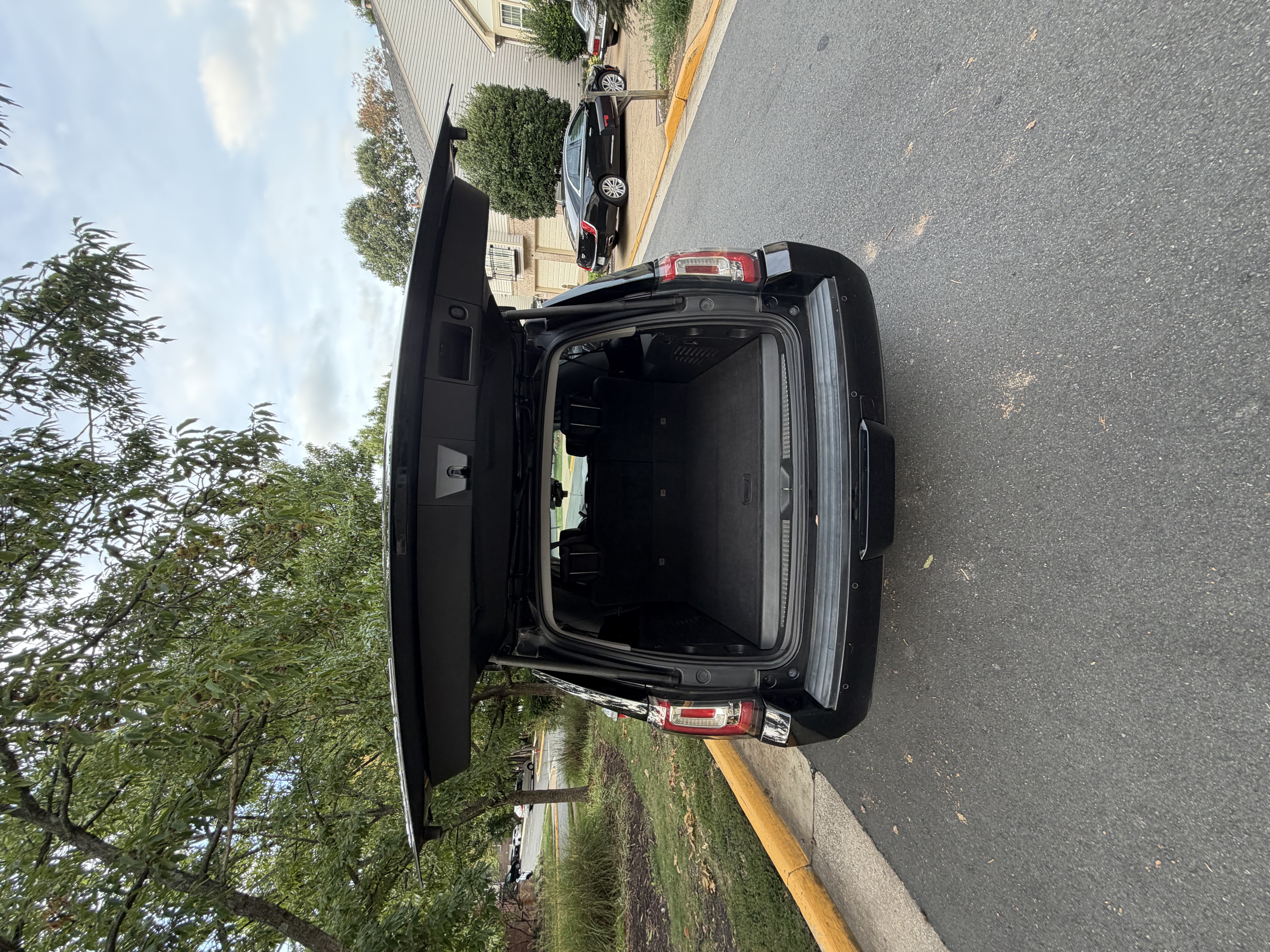 Used 2017 GMC Yukon XL SLT RWD image 12