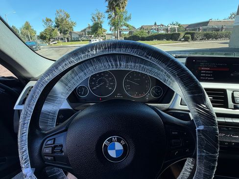 Used 2018 BMW 320i Sedan RWD image 10