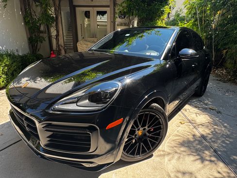 Used 2021 Porsche Cayenne GTS AWD/4WD image 1