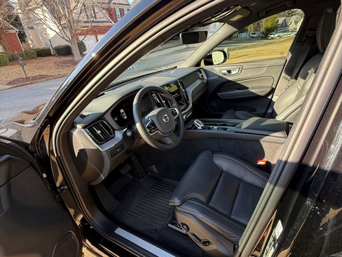 Used 2024 Volvo XC60 B5 Ultimate w/ Protection Package Premier image 19