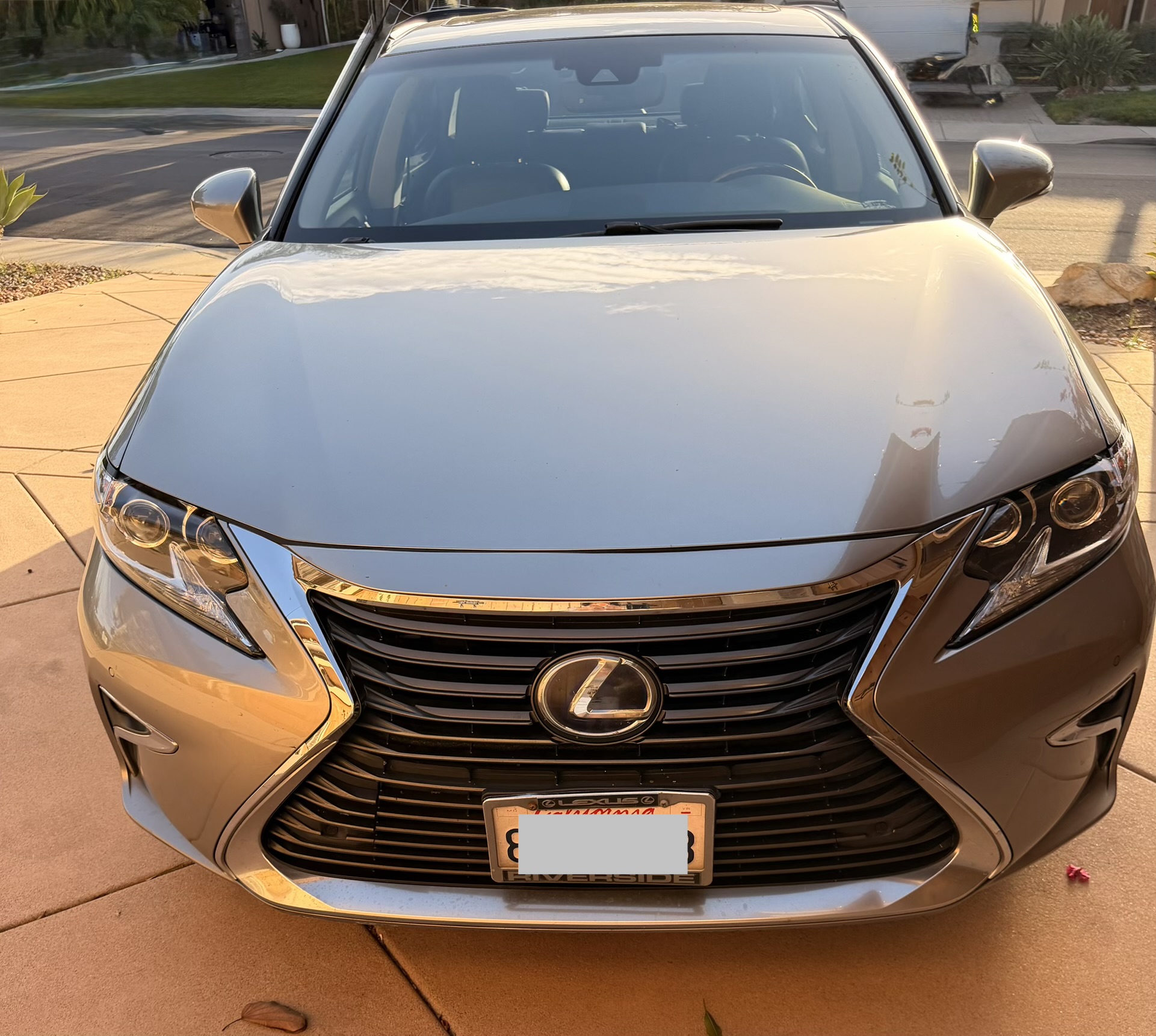 Used 2016 Lexus ES 300h w/ Luxury Package w/Wood Trim FWD image 1