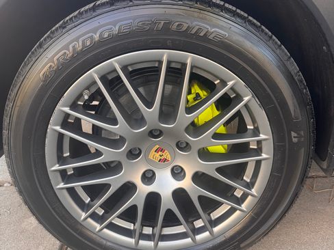 Used 2017 Porsche Cayenne S Platinum image 22