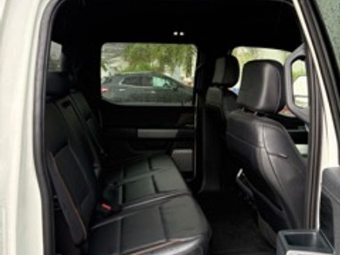 Used 2025 Ford F150 Lariat w/ Equipment Group 501A Mid AWD/4WD image 9