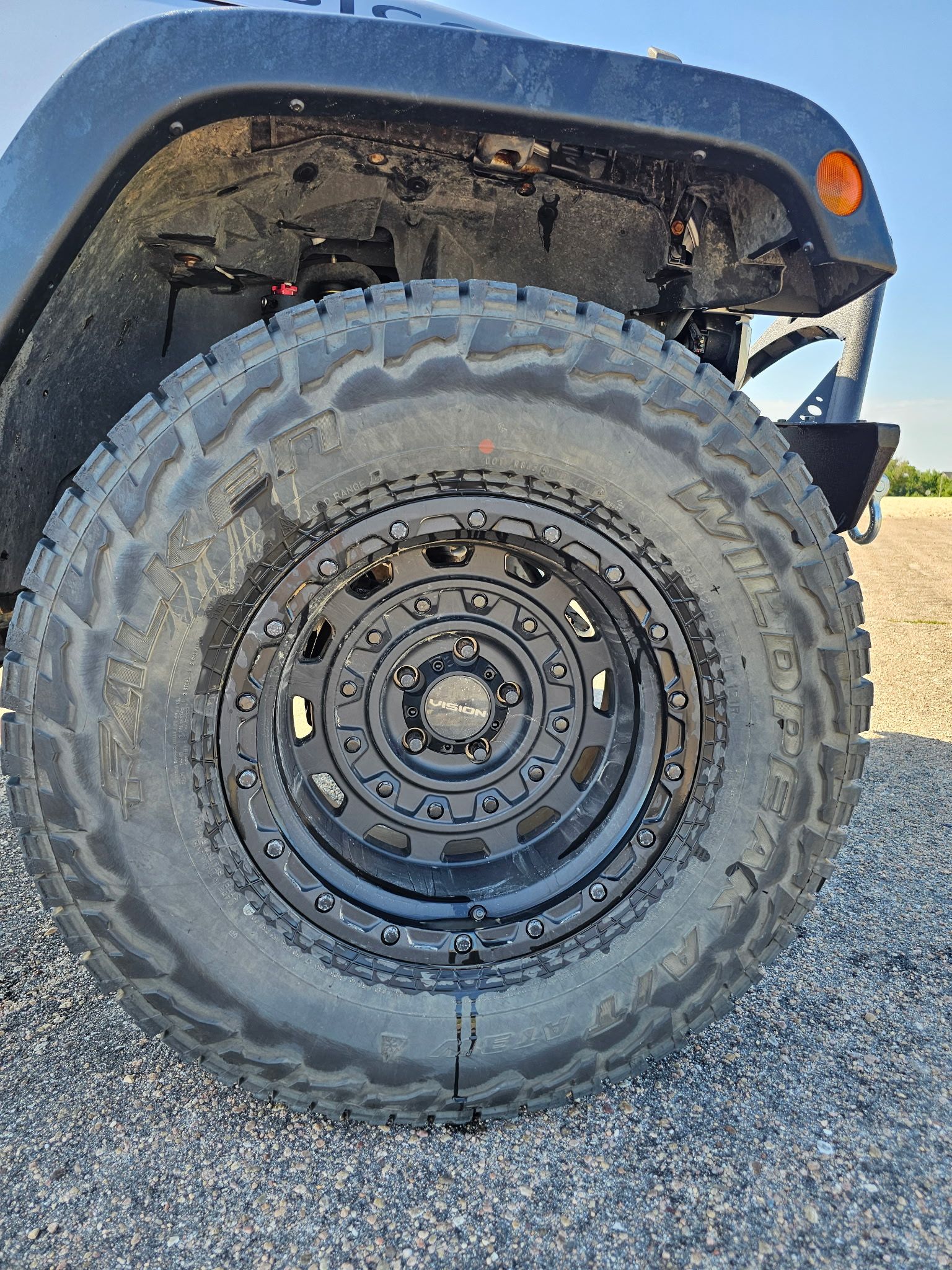 Used 2015 Jeep Wrangler Unlimited Rubicon w/ Connectivity Group AWD/4WD image 11