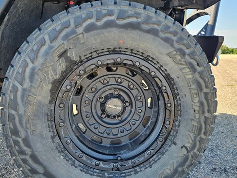 Used 2015 Jeep Wrangler Unlimited Rubicon w/ Connectivity Group AWD/4WD image 11