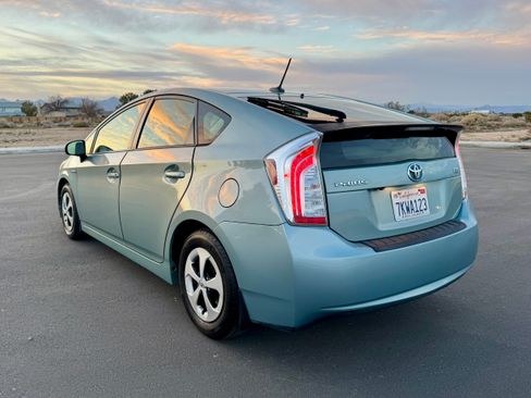 Used 2013 Toyota Prius Four w/ Deluxe Solar Roof Pkg image 4