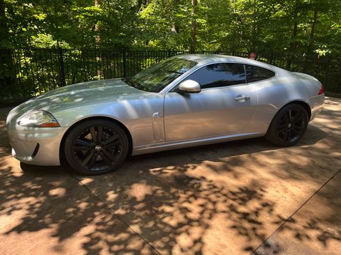Used 2010 Jaguar XK Coupe RWD image 1