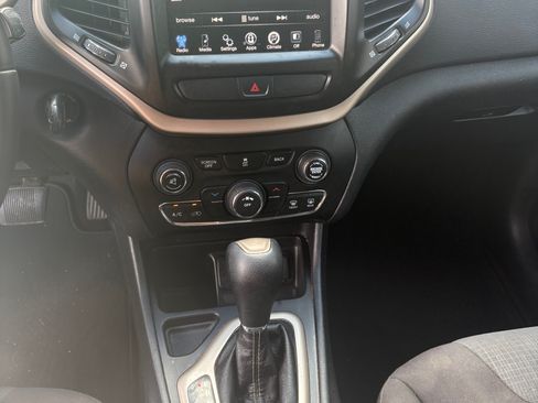 Used 2017 Jeep Cherokee Latitude image 17