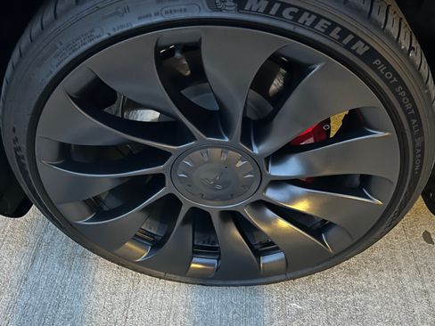 Used 2022 Tesla Model Y Performance image 16