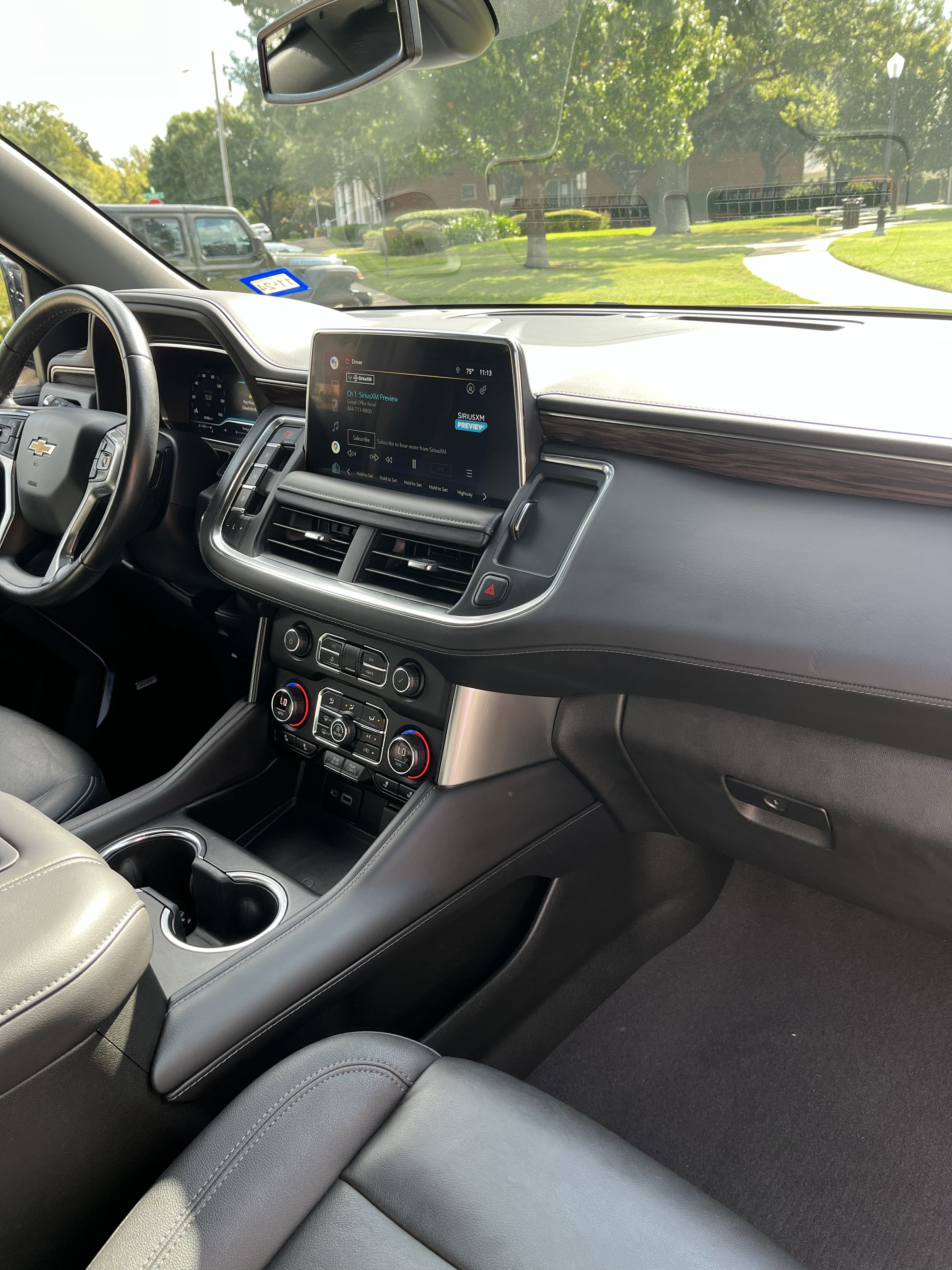 Used 2022 Chevrolet Suburban LT AWD/4WD image 29
