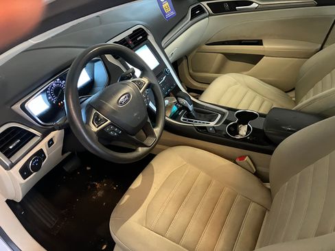 Used 2014 Ford Fusion SE image 2