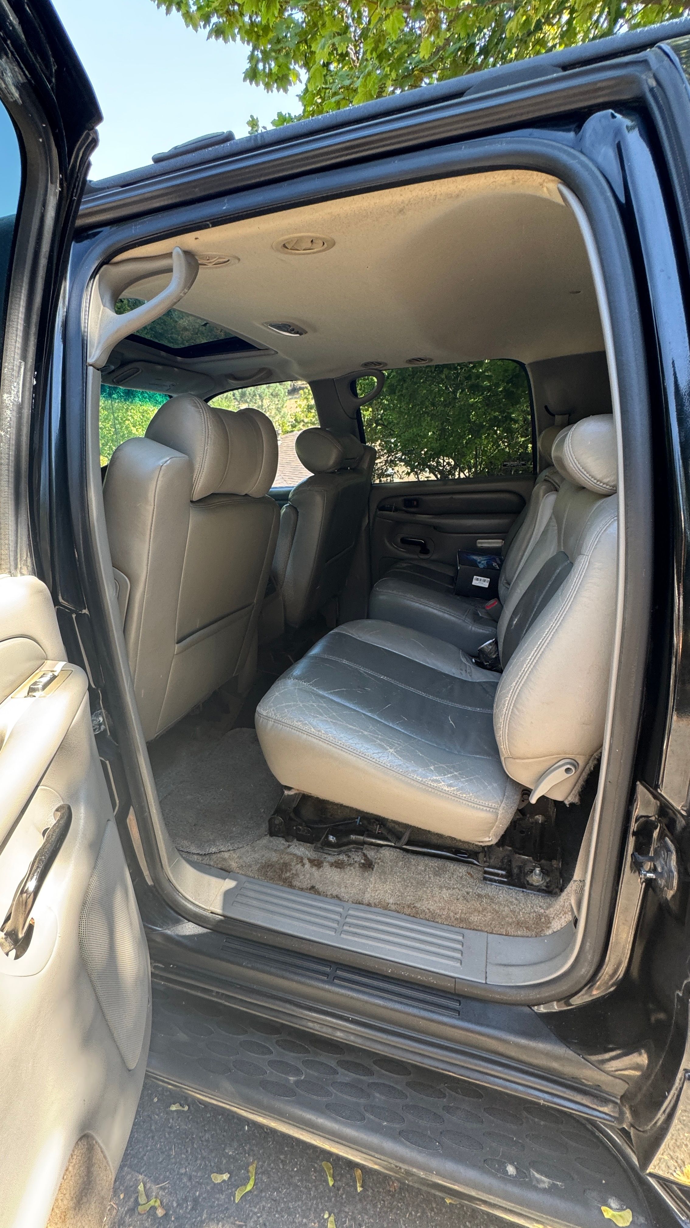 Used 2001 GMC Yukon XL Denali AWD/4WD image 12