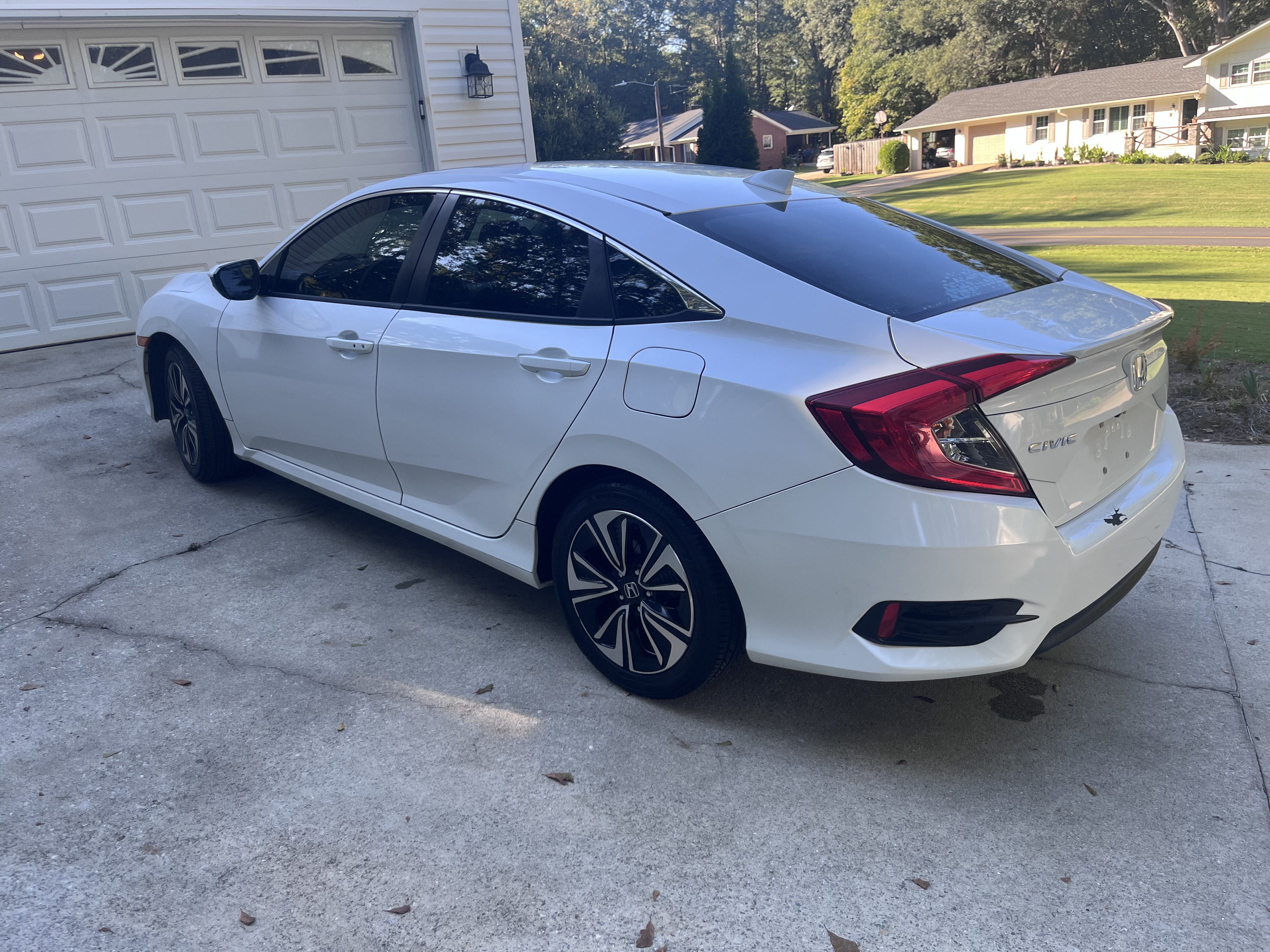 Used 2017 Honda Civic EX-T image 5