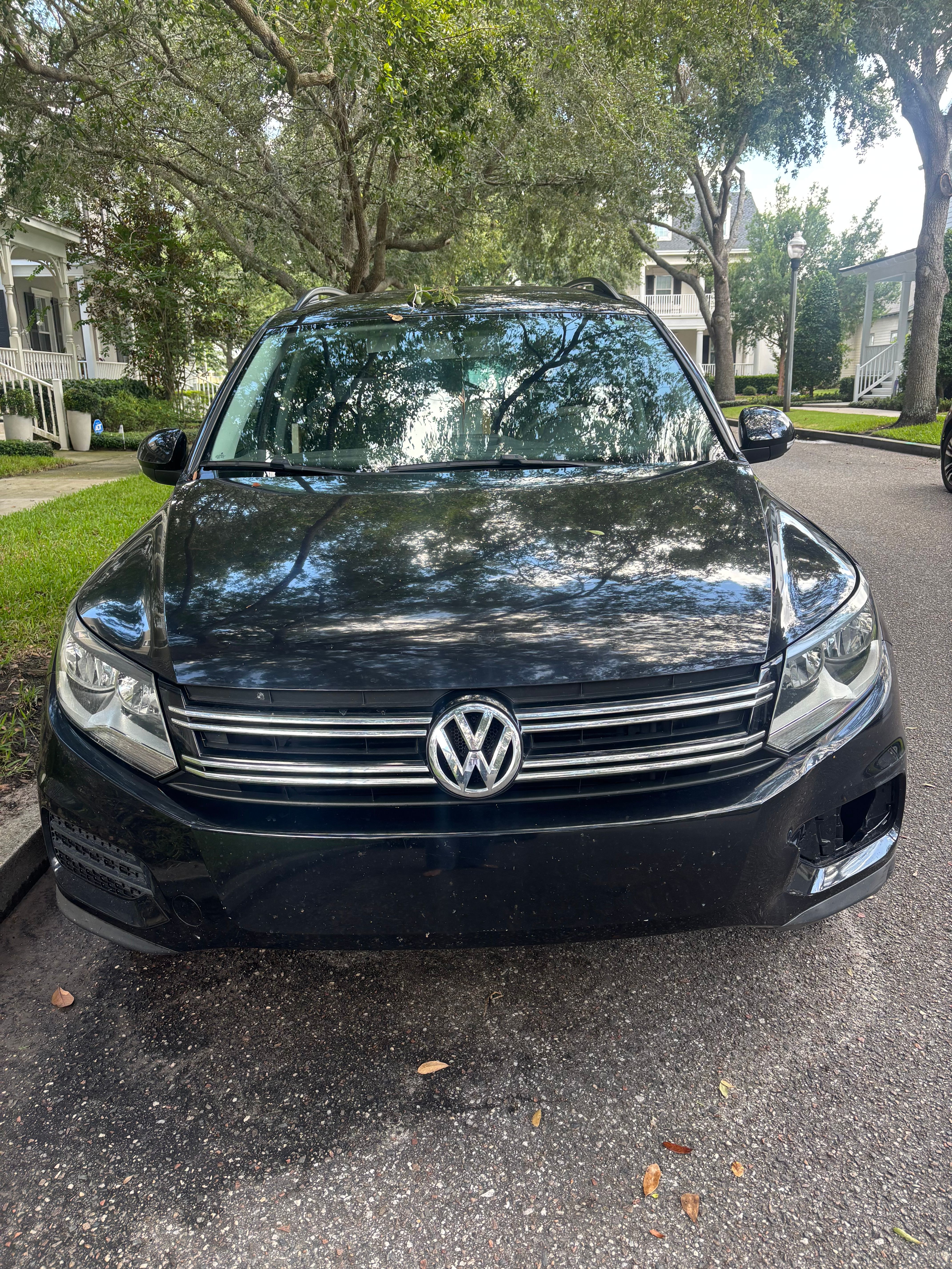 Used 2015 Volkswagen Tiguan S FWD image 1