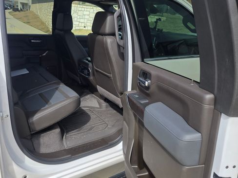 Used 2023 GMC Sierra 3500 Denali w/ Technology Package image 17