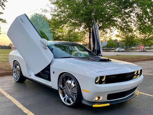 Used 2016 Dodge Challenger R/T Scat Pack RWD image 4